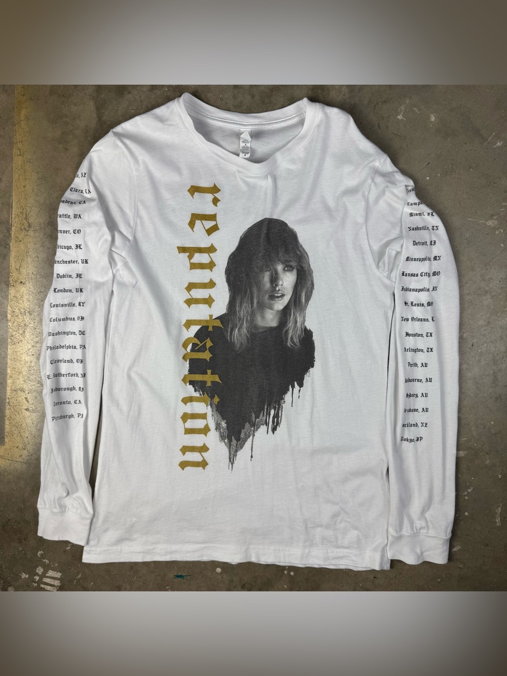 Taylor Swift Reputation Stadium Tour Long Sleeve Shirt Size Medium Pop Music Tee